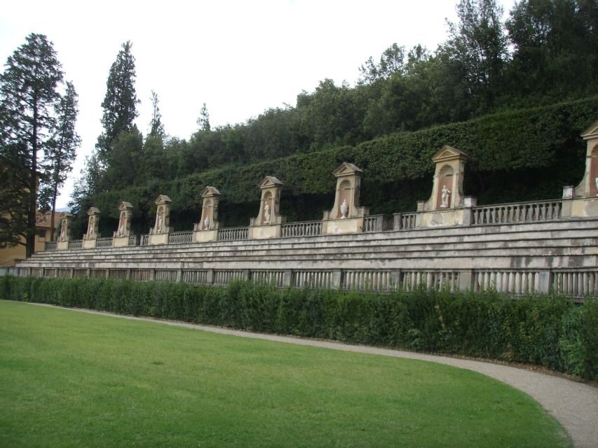 Florence: Boboli The Medici Gardens & Hidden Messages - From Pitti Palace to Boboli: starting in the right place