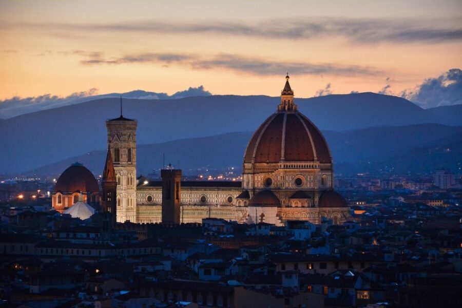 Florence by Night: 2-Hour Walking Tour - Why Florence by Night feels like the real city