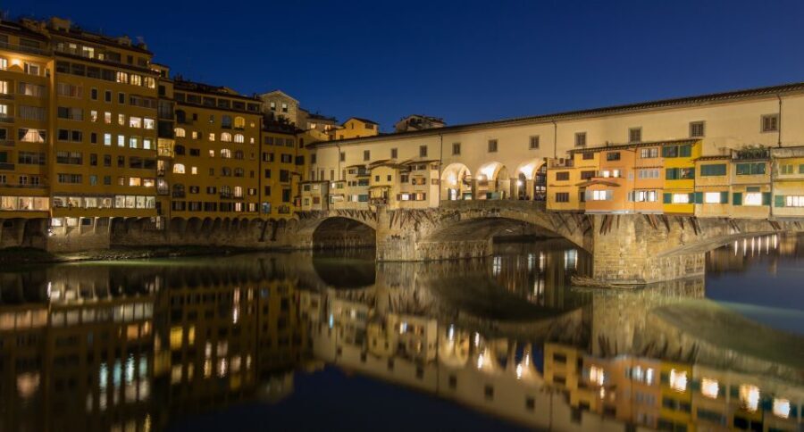 Florence by Night: 2-Hour Walking Tour - The licensed guide factor: how the story makes the sights stick