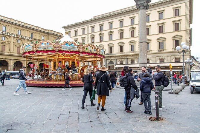 Florence by Night Guided Walking Tour:Duomo Old Bridge & All Must-See Highlights - Piazza Santa Croce: Michelangelo’s resting place and the square’s role