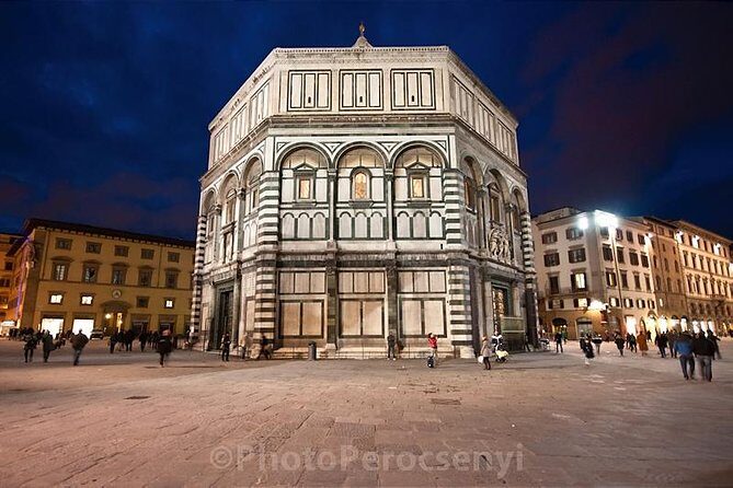 Florence by Night Photo Tour with a Professional Photographer - Meeting Point Reality: OmegaVia de Tornabuoni and Walking Setup