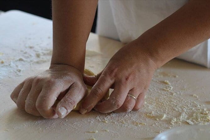 Florence Cooking Class in a Gorgeous Countryside Home with Maria - Diet, Comfort, and Small Real-Life Details That Matter
