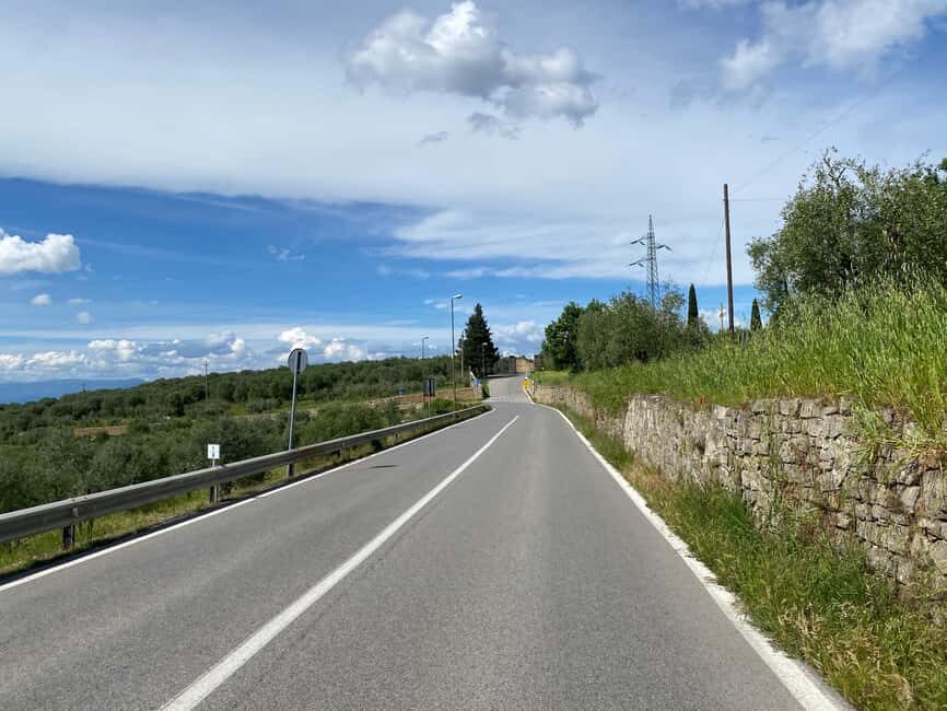 Florence Countryside 2.5h Premium E-Bike Tour + Photo Shoot - Piazzale Michelangelo: The Florence Panoramic Stop