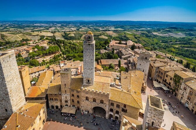 Florence Day Trip: Pisa, San Gimignano and Siena with Lunch - Chianti winery lunch with wine tasting: why this stop is more than food