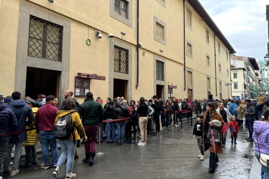 Florence: Exclusive Evening Tour of Michelangelo's David - Guide Quality and Group Size: How to Read the Fine Print