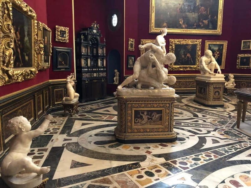 Florence: Exclusive Uffizi Semi-Private Tour, Max 6 People - Keeping Your Place in a Crowded Museum