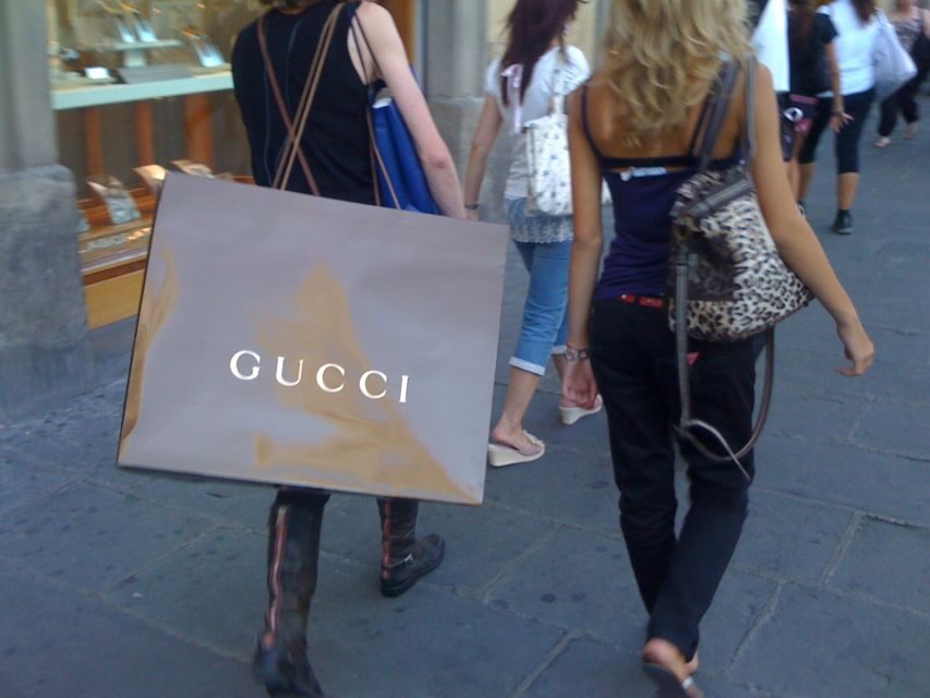 Florence: Fashion Private Tour with Museum Visits - Gucci Archetypes in Piazza della Signoria: Museum in a Historic Core