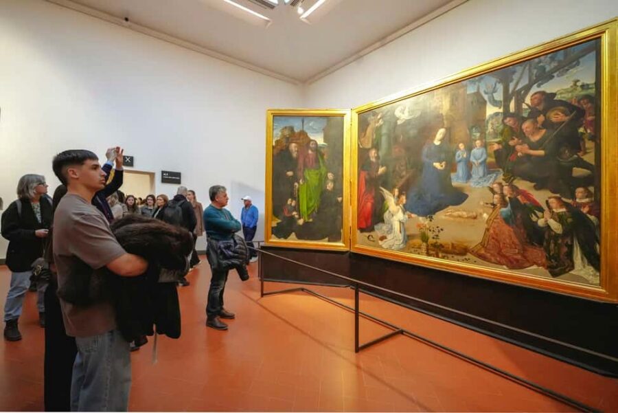 Florence: Fast Track Uffizi Gallery Guided Tour - Vasari’s Uffizi courtyard: the building as a guide
