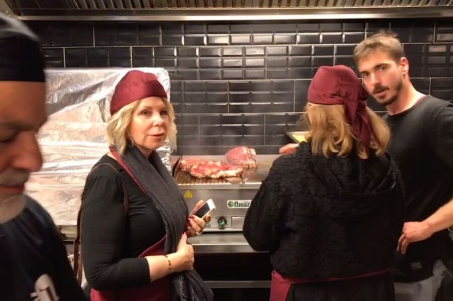 Florence: Florentine Steak Cooking Class with 3-Course Meal - Enter I Tuscani 2: The class starts in the middle of Florence