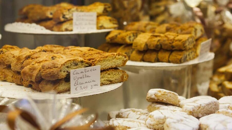 Florence Foodies Tour: Savor Tuscan Flavors & Fine Wine - Piazza della Repubblica to Piazza Strozzi: a route made for first-time bearings