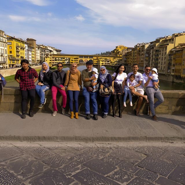 Florence Footsteps: Unveiling the Treasures of the Medicis - Ponte Vecchio viewpoints: why this bridge belongs on your first map