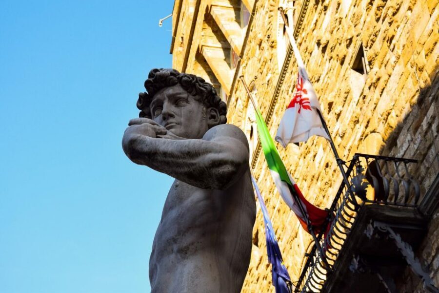 Florence Footsteps: Unveiling the Treasures of the Medicis - A market stop for local products: what you learn beyond monuments