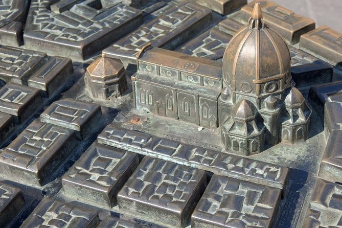Florence for kids: private tour - Stop 2: Museo Casa di Dante and medieval Florence without the boredom
