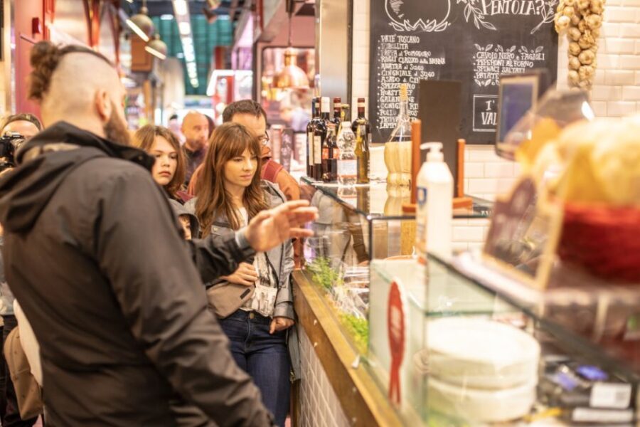 Florence: Grocery Market Food Tour and Tastings with a chef - Wine shop pairing: red and white plus bruschetta or crostoni