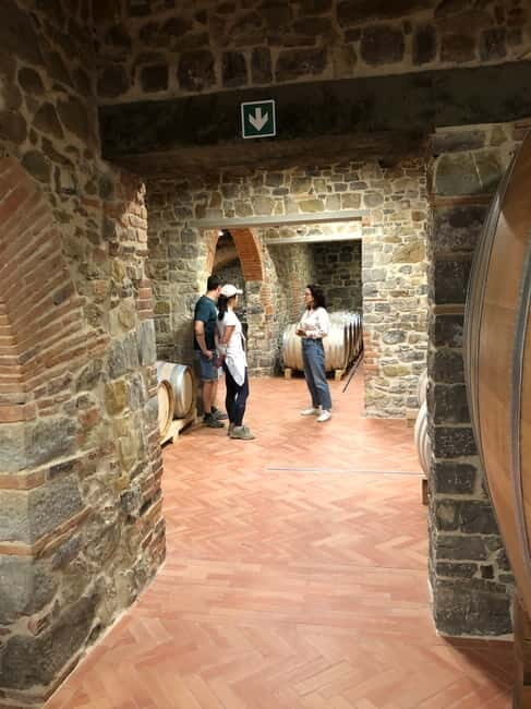 Florence: Hiking Tuscany & Chianti wine 3 wineries and lunch - Lunch at an Organic Family Winery: where you recharge for the last hike