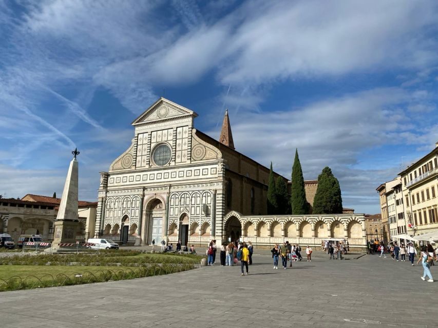Florence historical centre and legends tour for small groups - Piazza della Signoria and Palazzo Vecchio: Medici drama on the move