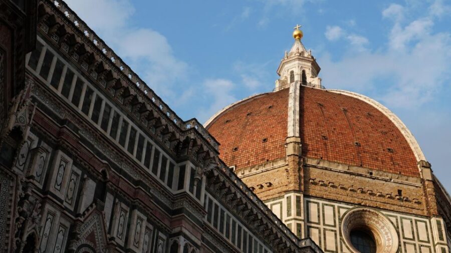 Florence historical centre and legends tour for small groups - Galleria degli Uffizi corridor time: a big name, quick context