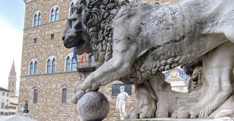 Florence historical centre and legends tour for small groups - Santa Maria Novella pharmacy: scent history and 800 years of craft