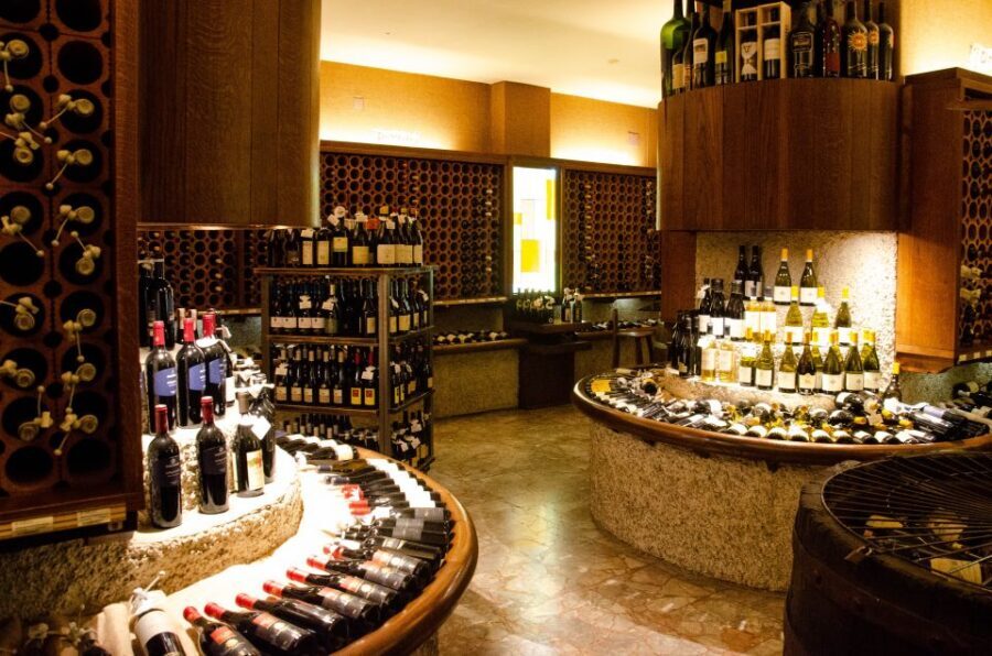 Florence: History Walking Tour with Wine Tasting - Meeting at Via de’ Martelli and Getting Your Bearings Fast