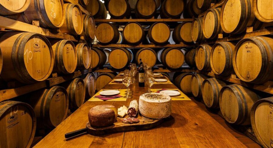 Florence: History Walking Tour with Wine Tasting - Wine Tasting in a City-Center Cellar: Expect Appetizers and Real Pairing