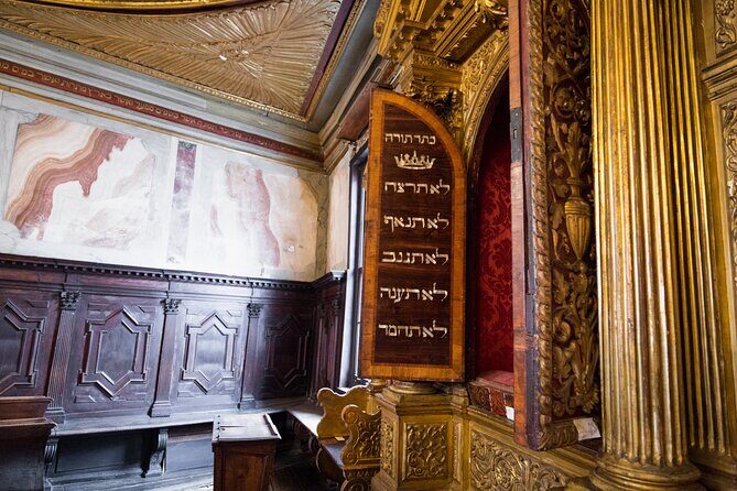 Florence Jewish Quarter History Private Walking Tour - Santa Croce Basilica: spotting the Star of David on the facade