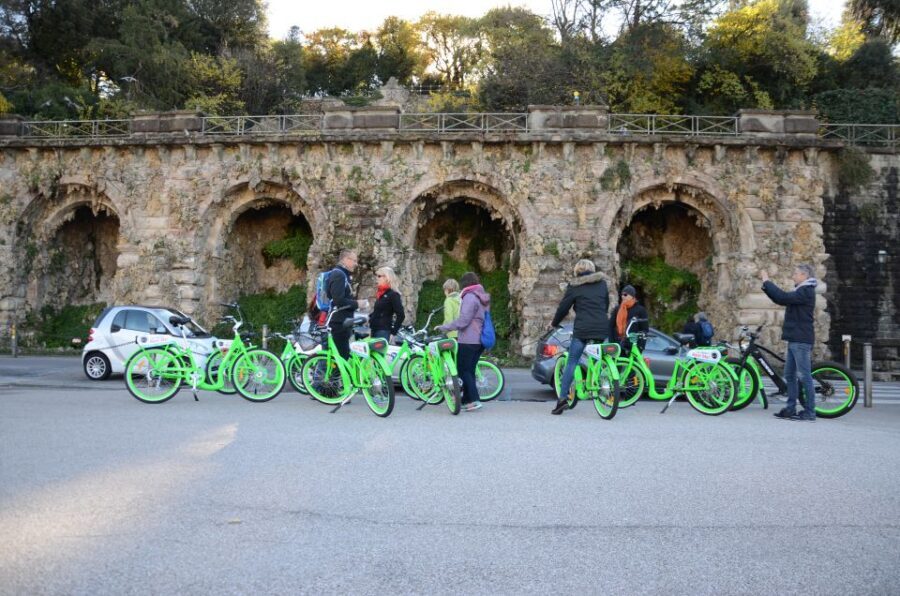Florence: Medici-Themed Bike Tour - Ponte Vecchio and the Medici secret passage story