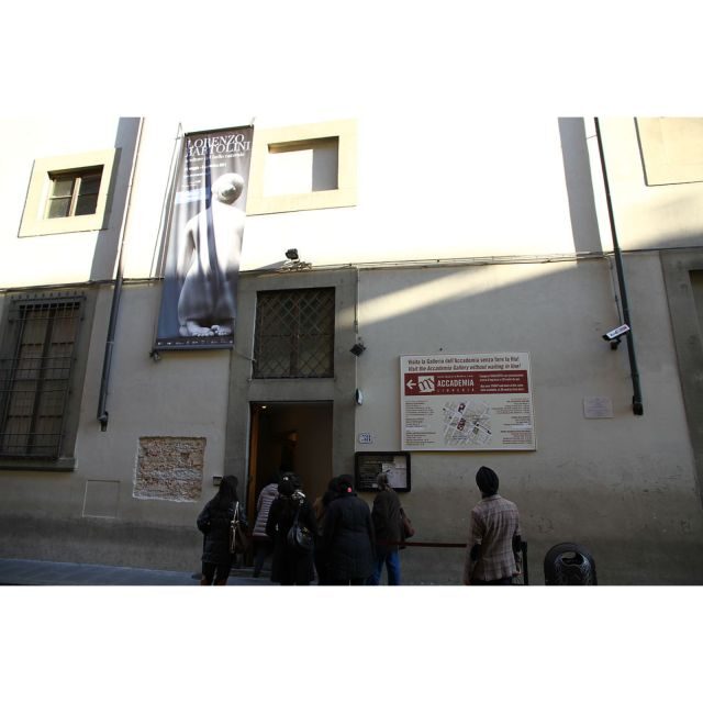 Florence: Medici Tour with Michelangelo's David - San Lorenzo and the Medici Chapels: Tombs, Power, and Placement