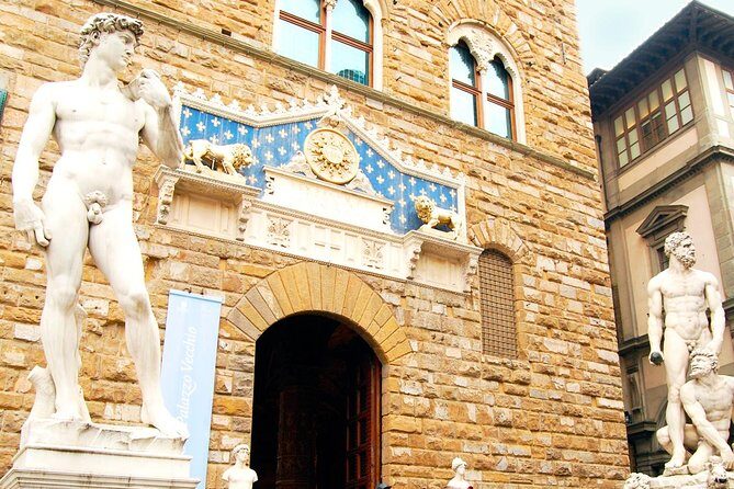 Florence Must-See Sights Private Tour for Kids and Families - Loggia dei Lanzi: Stories Behind the Sculptures
