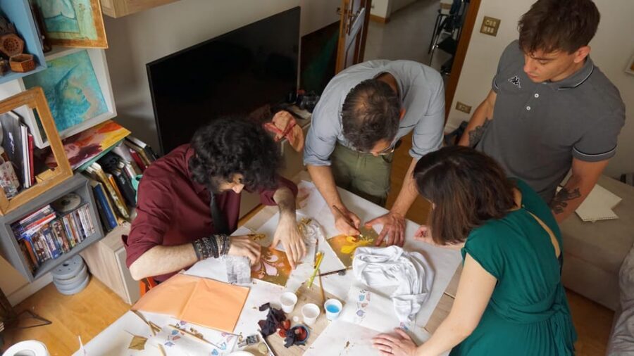 Florence: Painting experience, create your Florentine Lily! - Group size and languages: learning that stays personal