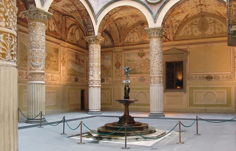 Florence: Palazzo Vecchio Museum - Palazzo Vecchio: a medieval fortress that still runs the city