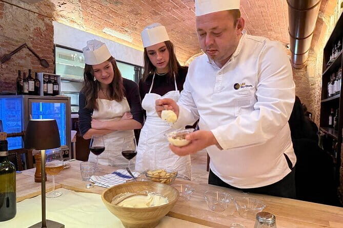 Florence: Pasta & Tiramisu Cooking Class with Unlimited Wine - Key things I’d zero in on