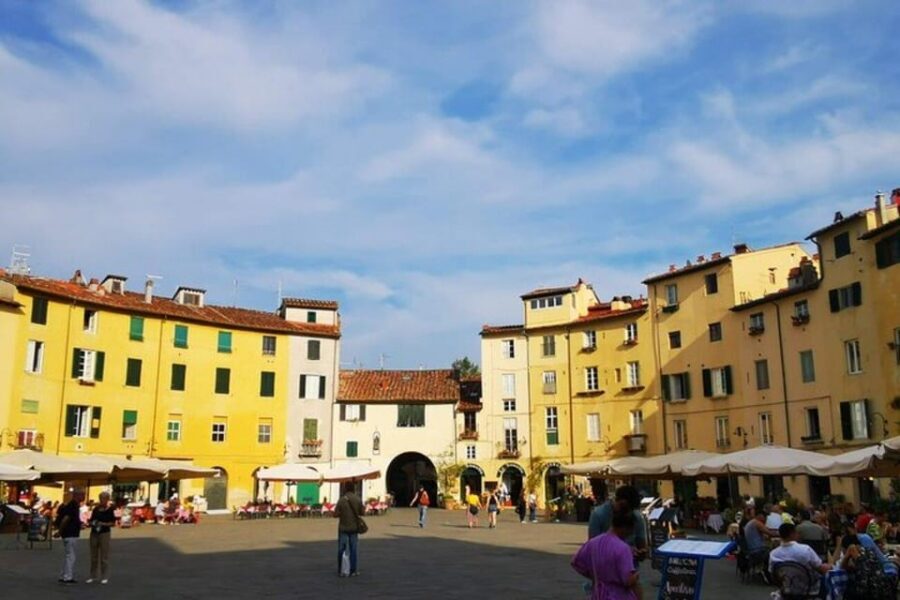 Florence: Pisa and Lucca Private Day Trip - Hotel pickup and minivan comfort: start the day without friction