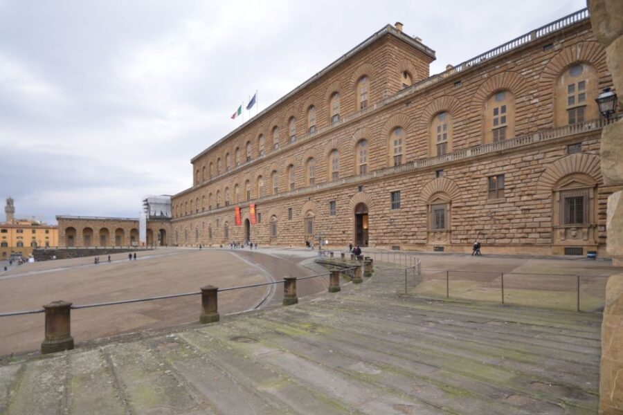 Florence: Pitti Palace and Palatina Gallery Ticket and Tour - The route in 110 minutes: rooms, dividers, and Renaissance details