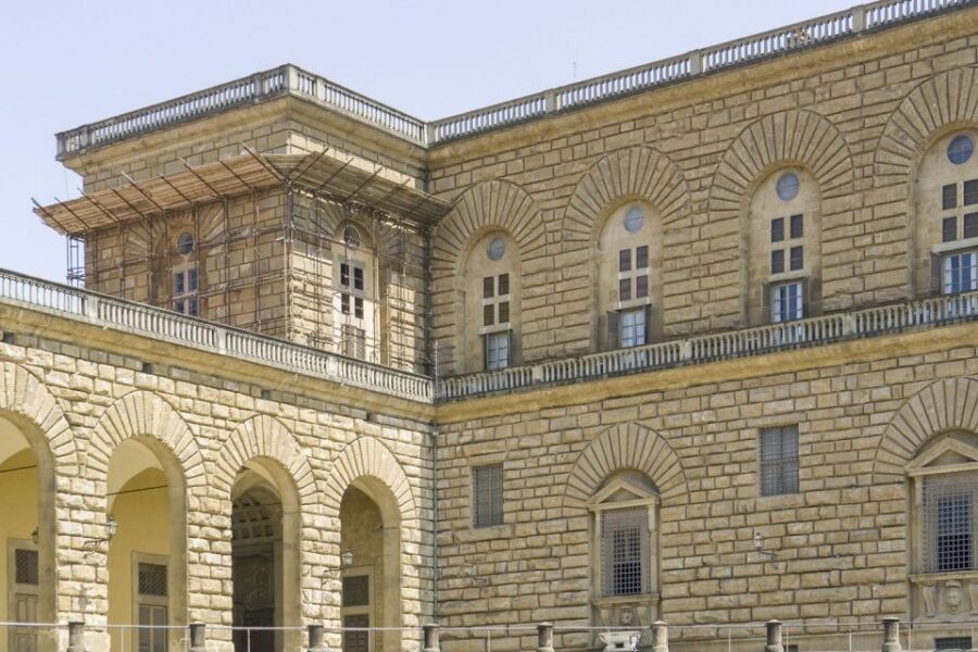 Florence: Pitti Palace and Palatina Gallery Ticket and Tour - Medici power on display: Palazzo Pitti as a political stage