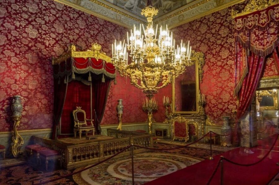 Florence: Pitti Palace Small Group Tour - Royal Apartments: When Decor Doubles as Political Messaging