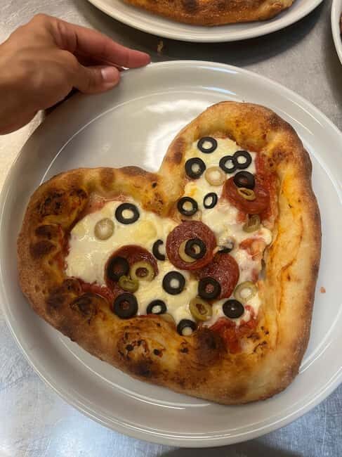 Florence: Pizza and Gelato Cooking Class - Your Meal at the End: Wine, Beer, Soft Drinks, and Good Company