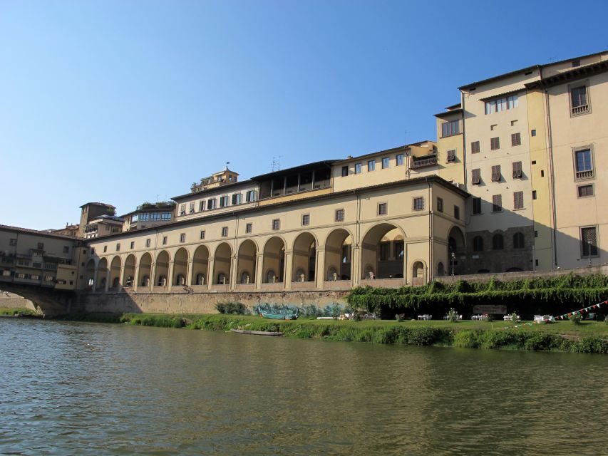Florence: Ponte Vecchio Rafting Experience with Aperitif - Uffizi area views and the approach to Ponte Vecchio