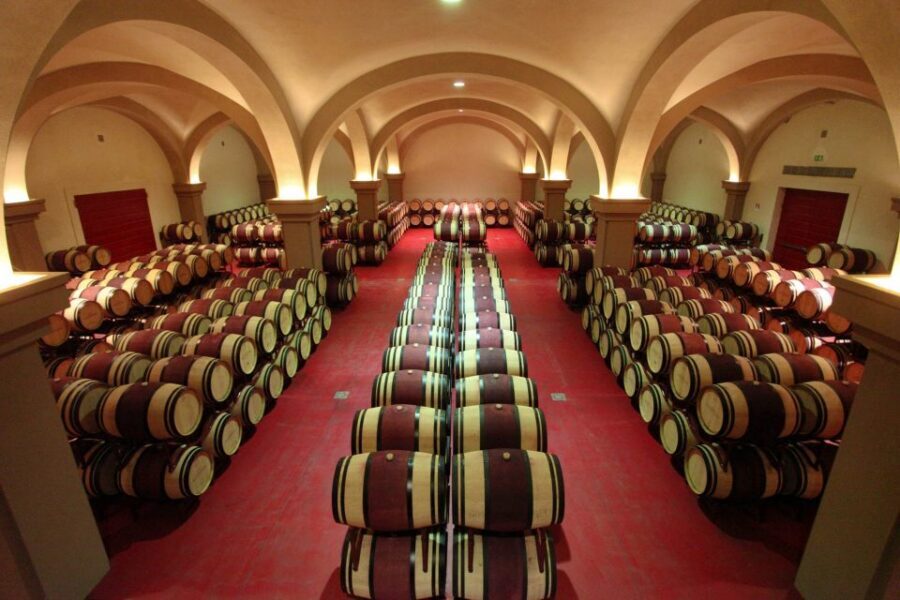 Florence: Private Full-Day Brunello Wine Tour to Montalcino - Lunch in Montalcino: village, traditional restaurant, or an estate meal