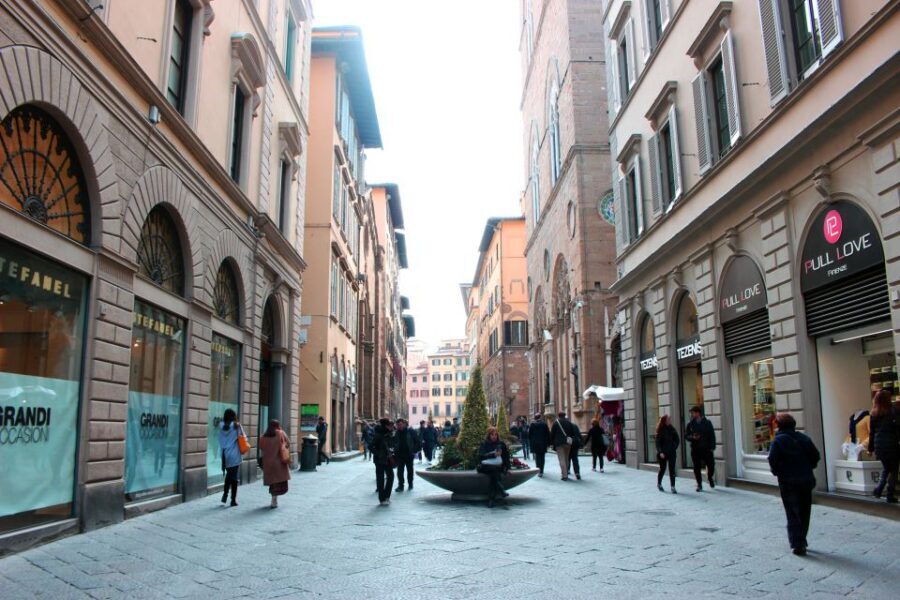 Florence: Skip-the-Line Uffizi Museum Tour Kids & Families - Inside the Gallery: How the Games Keep Everyone Moving