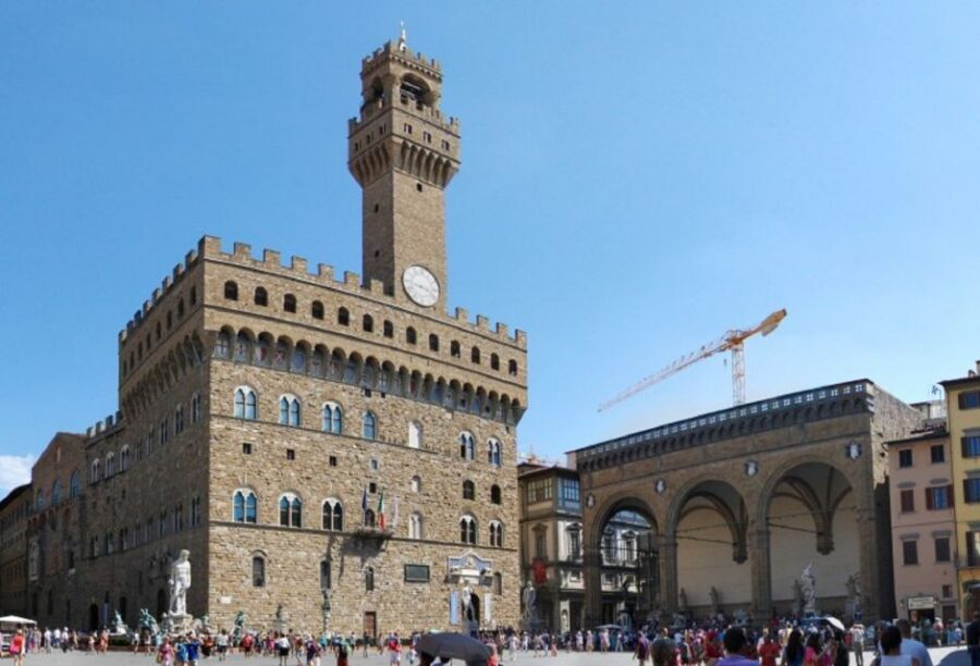 Florence: Small-Group Walking Tour with David and Duomo - Uffizi courtyard and the orientation walk toward Ponte Vecchio