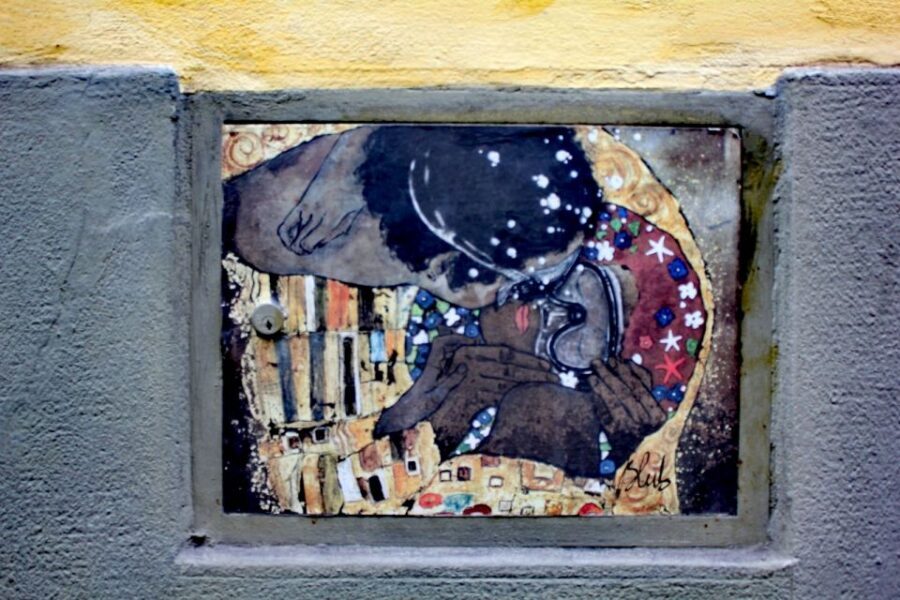 Florence: Street Art Tour - Piazza della Signoria: The Renaissance Meets the Cheeky Tags