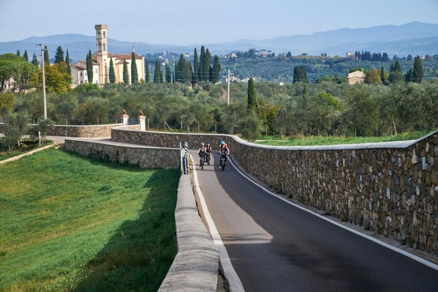 Florence: Tuscany Countryside Guided E-Bike Tour with Lunch - The Winery and Farm Lunch Stop: 2.5 Hours at a Chianti Classico Estate
