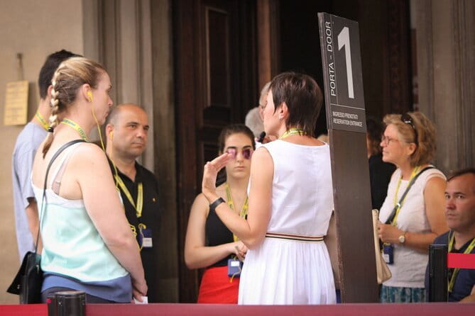 Florence: Uffizi Gallery Audio Guided Tour led by Tour Leader - Live Q&A in English or Italian (With Max 14 People)
