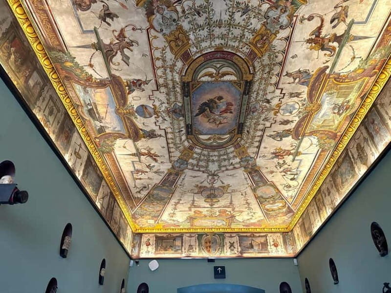 Florence: Uffizi Gallery Fast-Track Ticket - Audio guide setup: Pop Guide, headphones, and why it matters