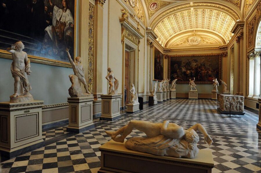 Florence: Uffizi Gallery Master Class Skip-the-Line Tour - Entering through Door 1 and getting oriented fast