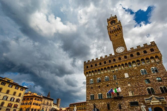 FLORENCE: Uffizi Gallery + Palazzo Vecchio monolingual Guided Tour - Small Group - Why the Uffizi + Palazzo Vecchio pairing makes sense