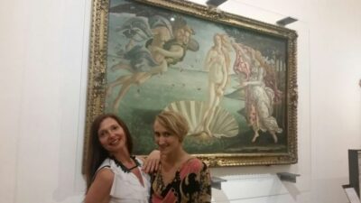 Florence: Uffizi Gallery Private Tour w/ Skip-the-Line Entry - Meeting at the Leonardo da Vinci statue and getting started smoothly