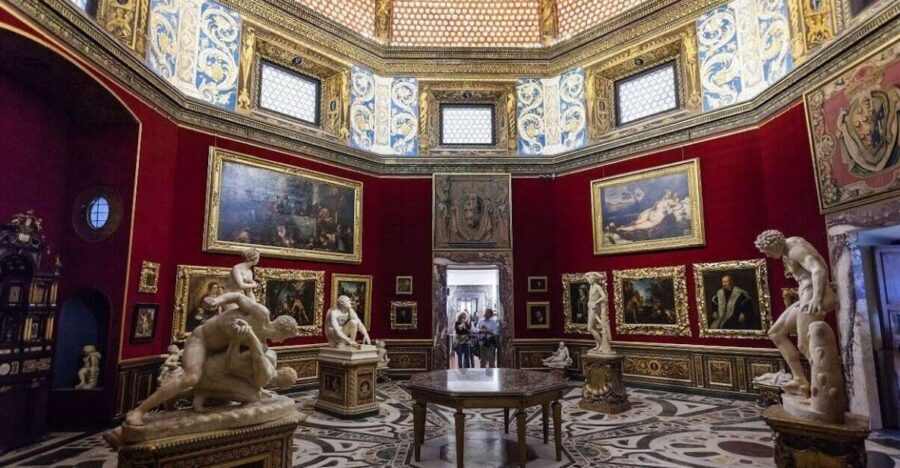 Florence: Uffizi Gallery Small Group with Entrance Tickets - What happens after you enter: security, then the art rooms