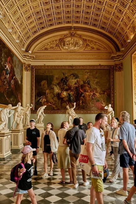 Florence: Uffizi Tour with an Art Expert Guide - Managing a busy museum: pace, crowd control, and comfort breaks
