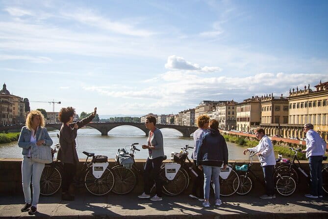 Florence Vintage Bike Tour–guided, small group or private option - Why a 2-hour vintage bike loop fits Florence so well